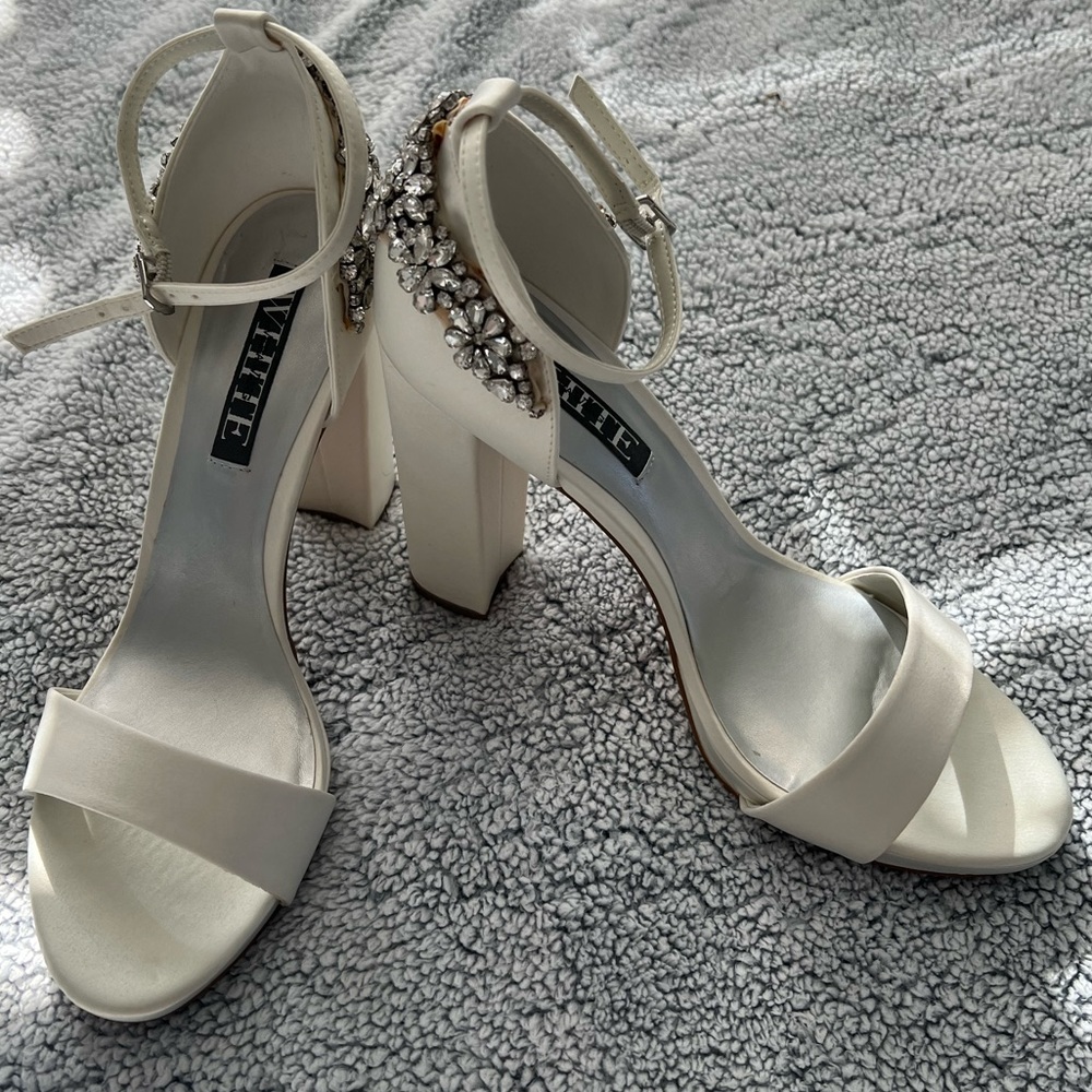 vera wang white heels